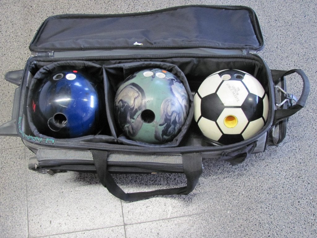 bowling tas en ballen 14pond, Ophalen, Gebruikt, Bal