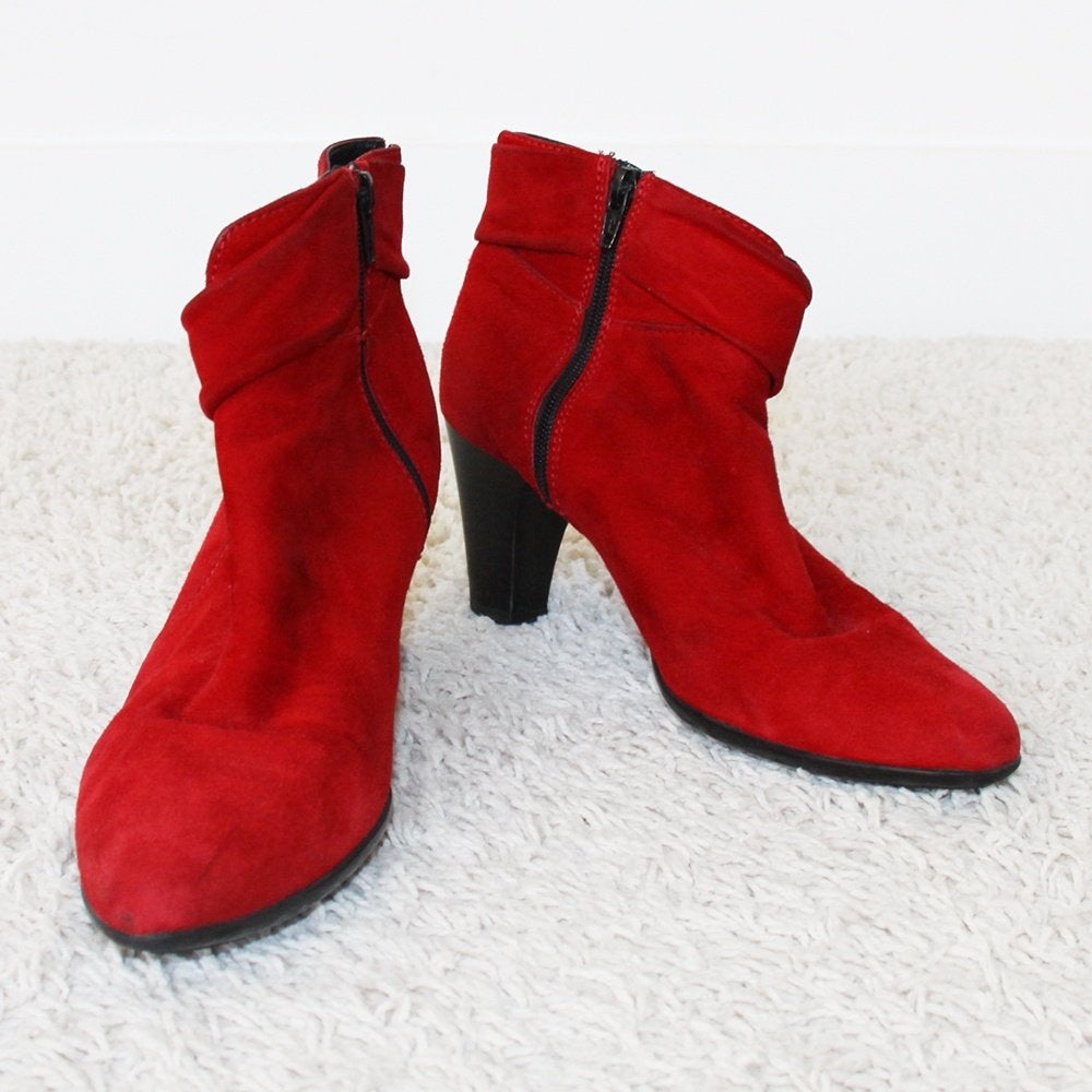 Prachtige Rode Vintage Suede Laarsjes s17 (Maat 39) € 35,-, Lage of Enkellaarzen, Zo goed als nieuw, Rood, Vintage .