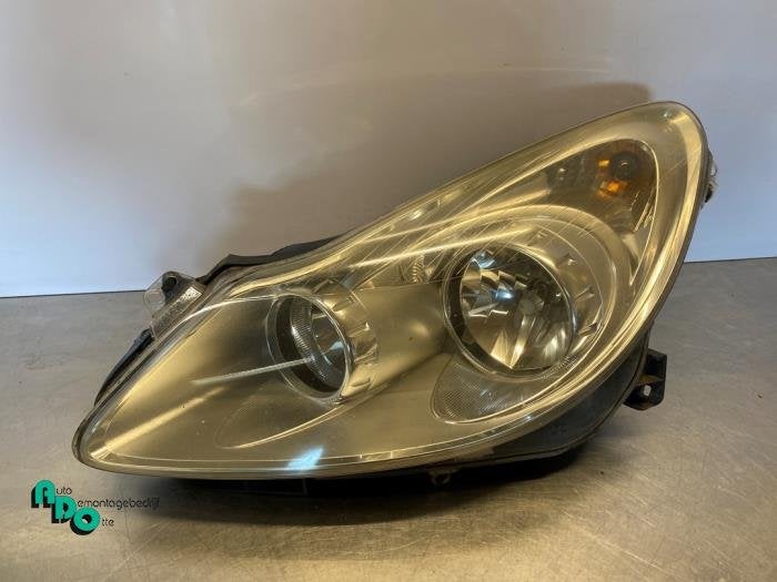 Koplamp links van een Opel Corsa (Corsa D 07-), Gebruikt, -, -, Opel