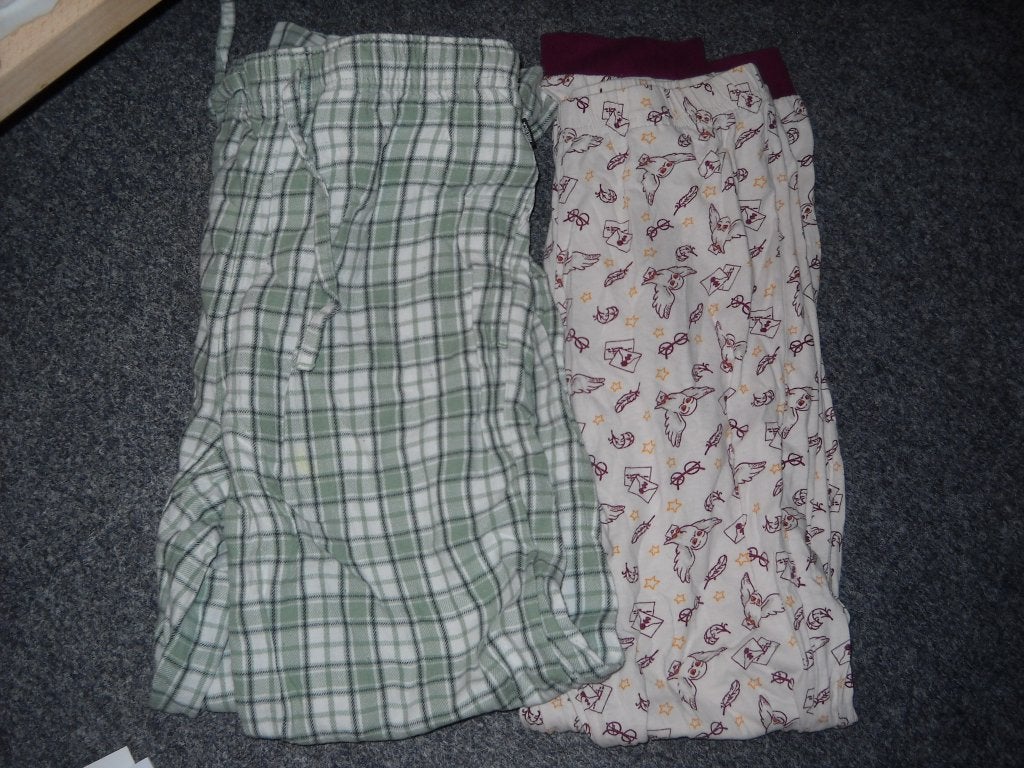 2 pyama broeken-geruite en andere harry potter-152, Enfants & Bébés, Vêtements enfant | Taille 152, Enlèvement, Utilisé, Fille