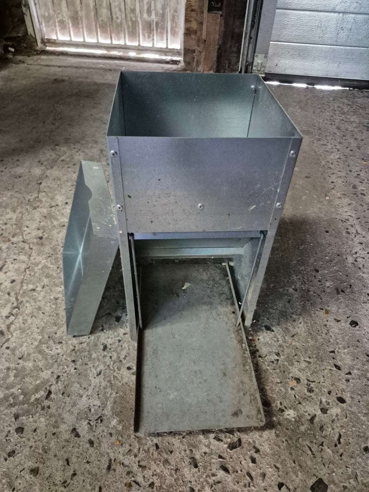 kippenvoederbak,trapbak, Enlèvement, Utilisé