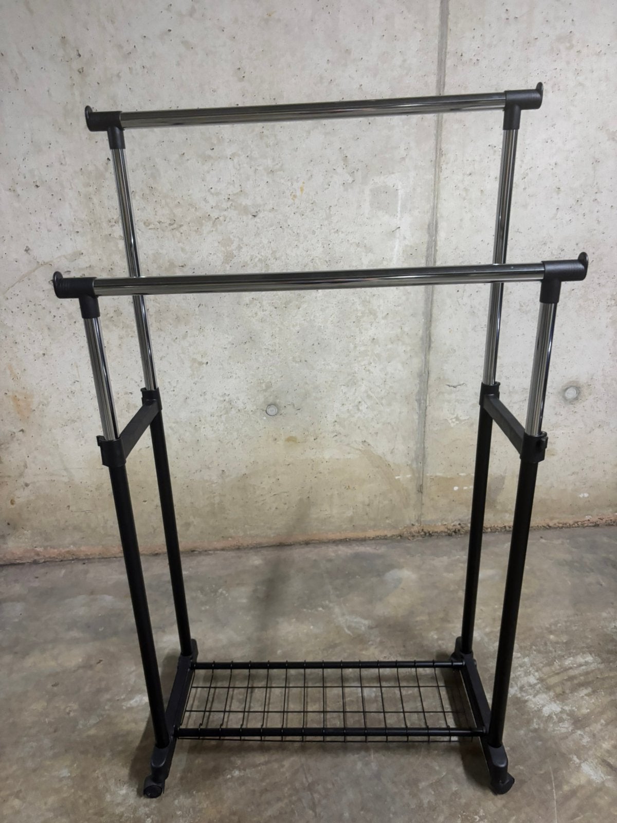 porte-vêtements ajustable, Enlèvement, Comme neuf