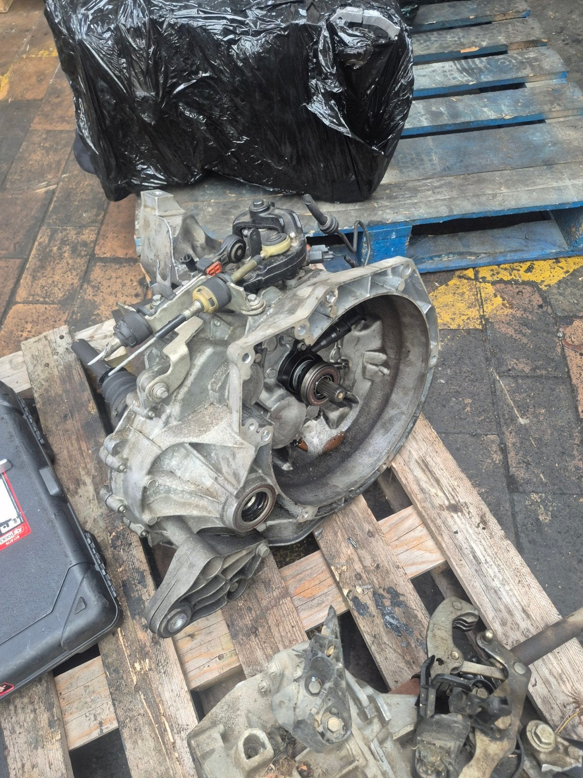 BOITE  6V FORD 1.6TDCI, Enlèvement ou Envoi
