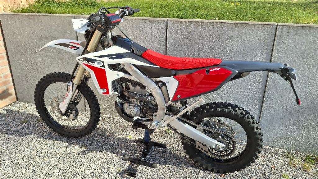 Fantic xef 250 (street legal), Enlèvement, 1 cylindre, 12 à 35 kW