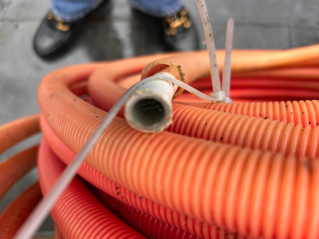 Flexibele buis voor waterleiding of verwarming, Ophalen, Zo goed als nieuw, Overige materialen