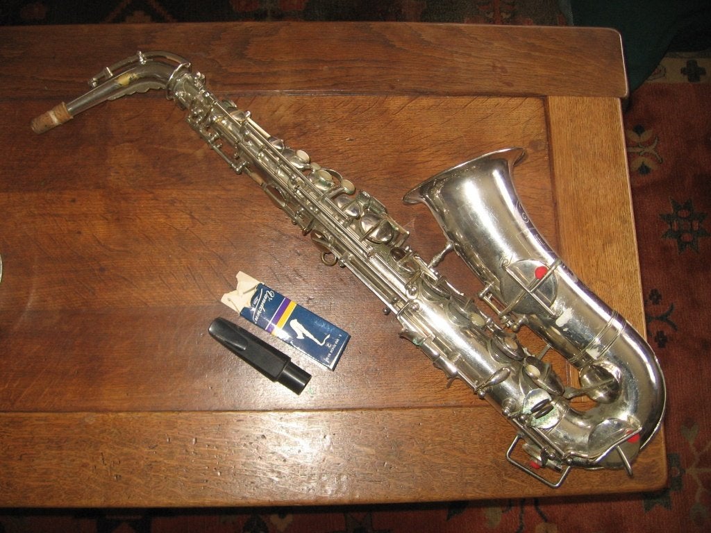 zilver kleurige saxofoon the new american 1760 + mondstuk, Musique & Instruments, Enlèvement, Utilisé