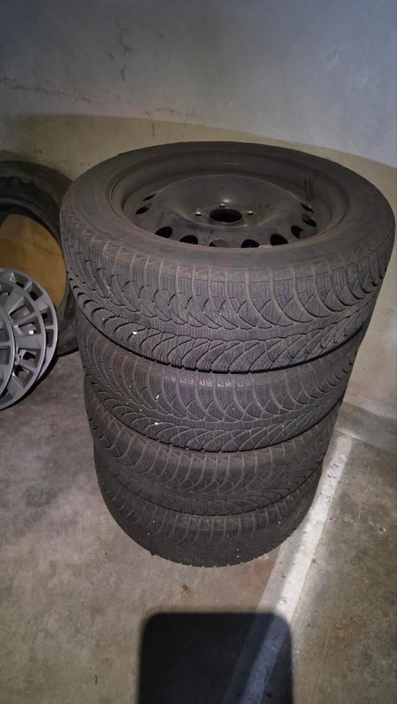 Set winterbanden opel meriva Astra ,.., Auto-onderdelen, Banden en Velgen, Ophalen, 16 inch, Banden en Velgen, 205 mm