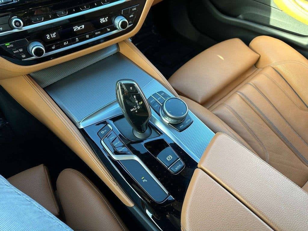 BMW 520 | dA | M, CAMERA | NAVI | Cruise Ctrl | DAB | 19", Auto's, Automaat, Parkeersensor, Zwart, 5 deurs