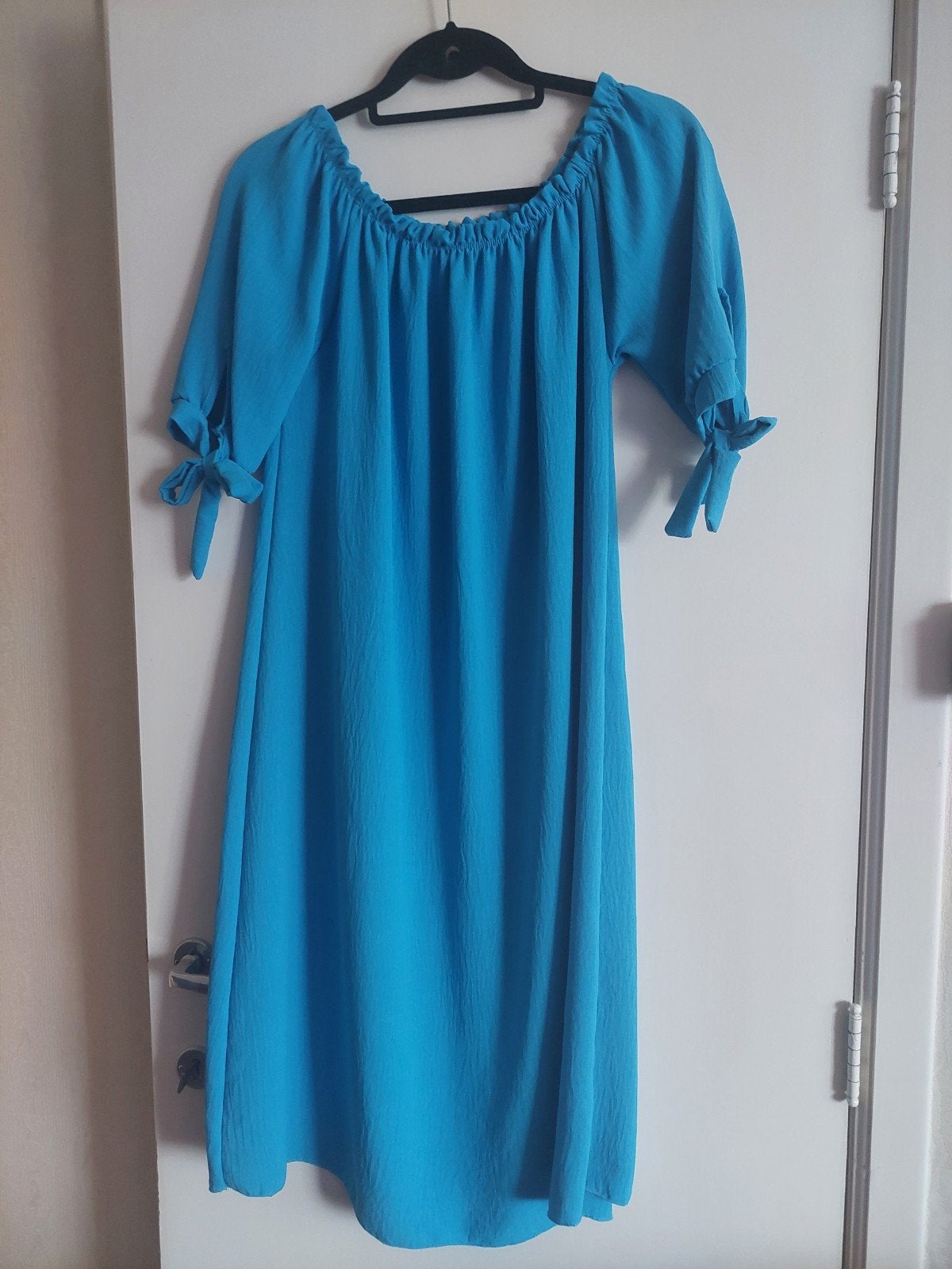 Tres belle robe tres beau bleu  nouvelle je la solde a 3 eur, Vêtements | Femmes, Enlèvement, Bleu