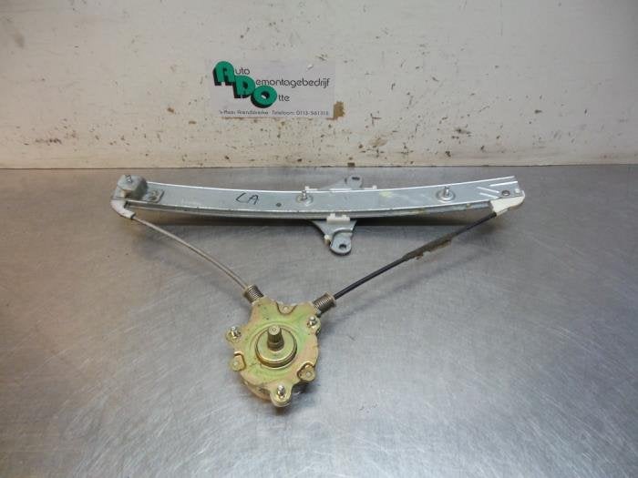 Ruitmechaniek 4Deurs links-achter van een Toyota Carina (Car, Auto-onderdelen, Gebruikt, -, -, Ophalen of Verzenden