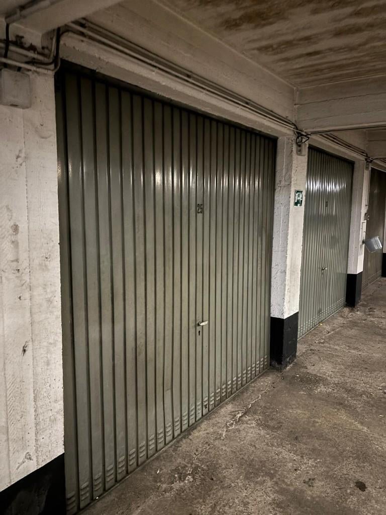 Garage / Box fermé à louer, Immo, Garages en Parkeerplaatsen, Brussel