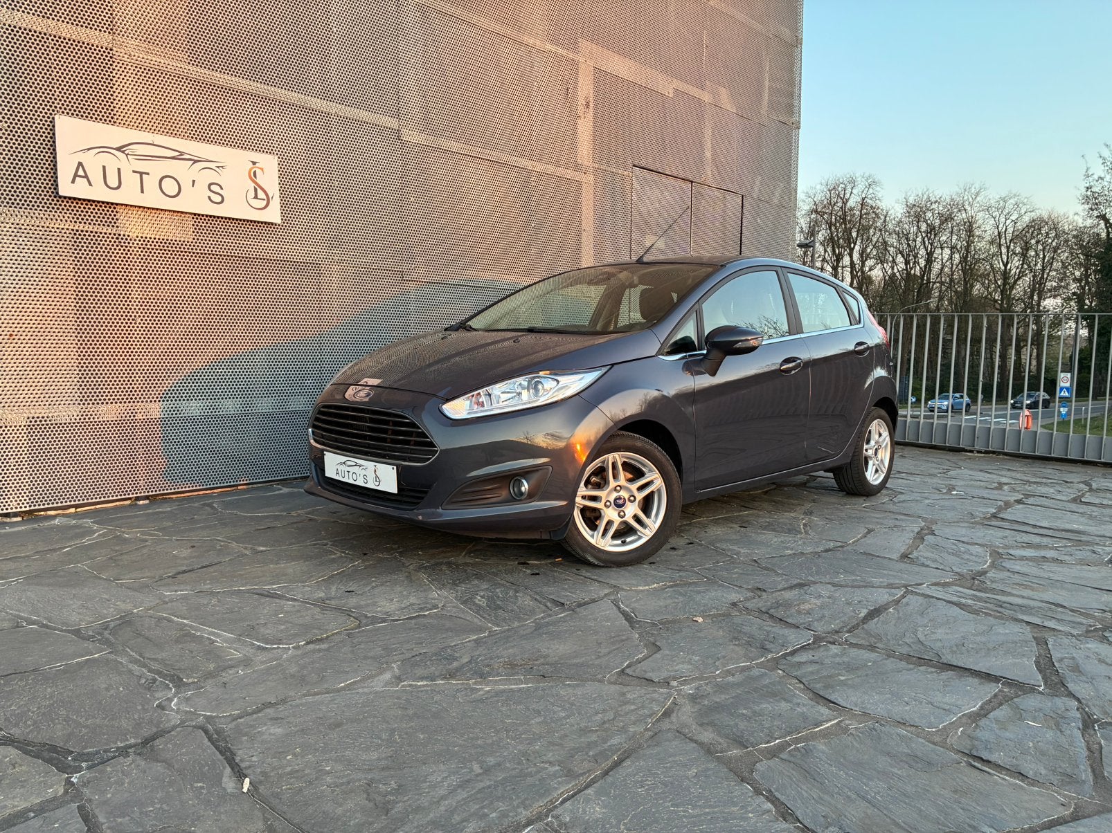 1.0 EcoBoost Titanium 12m Garantie Top Conditie, Auto's, Voorwielaandrijving, Leder en Stof, Particulier, 74 kW