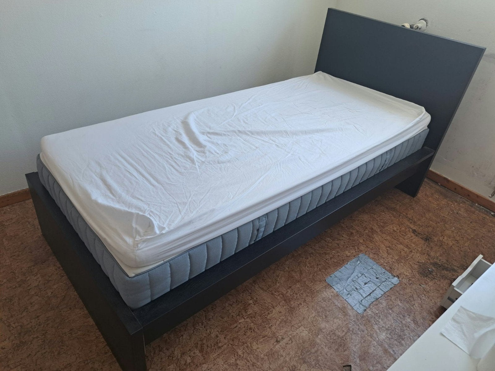 1 persoonsbed, met lattenbodem, matrassen topper, Enlèvement, Utilisé, Une personne, Noir