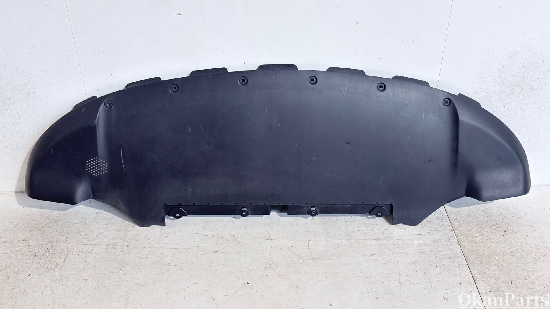 Plaque de base avant Tesla Model Y 1613579-00-A, Info@tesla.com, Tesla, Inc., Utilisé, Tesla Road 1
78725  Austin