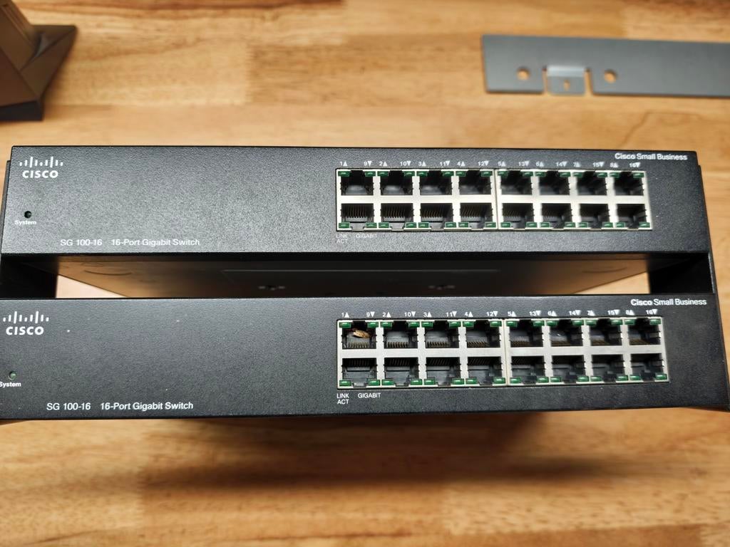 2x 16port gigabit switch Cisco (SG100 16), Enlèvement ou Envoi