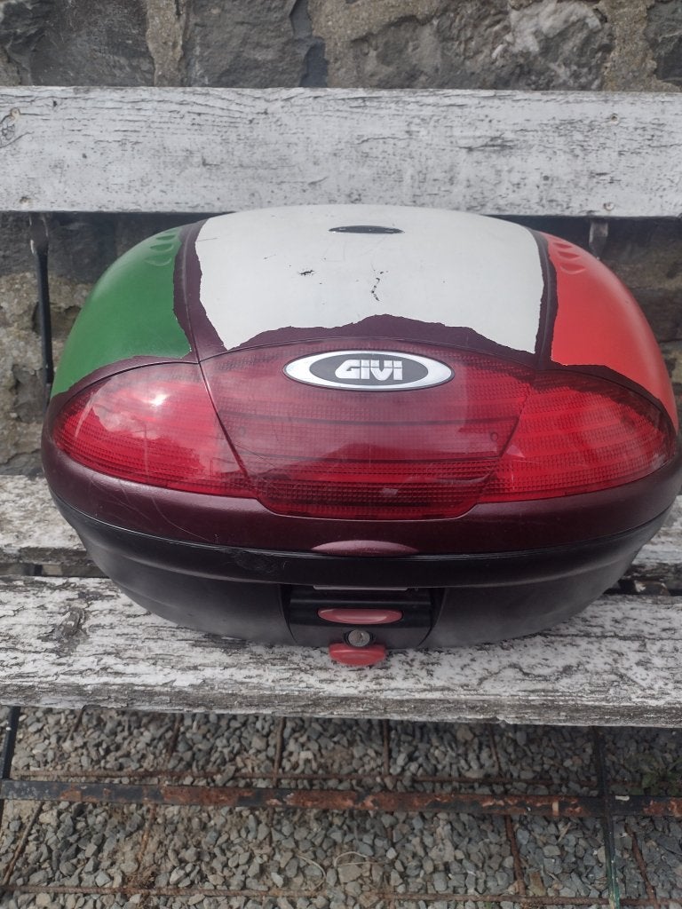 COFFRE MOTO GIVI – AVEC FIXATIONS, Enlèvement ou Envoi, Utilisé