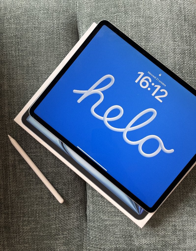 Ipad 13 M2 neuf + apple pencil pro, Ophalen, Apple iPad Air, 12 inch, Zo goed als nieuw