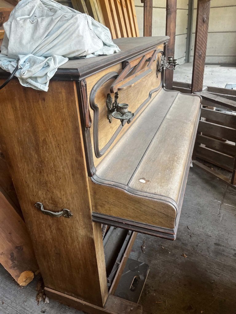 Vintage piano / decoratieve buffetpiano, Muziek en Instrumenten, Ophalen, Gebruikt, Bruin, Piano