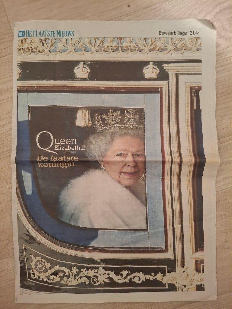 Monarchie Engeland UK Queen Elizabeth 2 Het Laatste Nieuws, Verzamelen, Ophalen of Verzenden, 1980 tot heden, Knipsel(s)