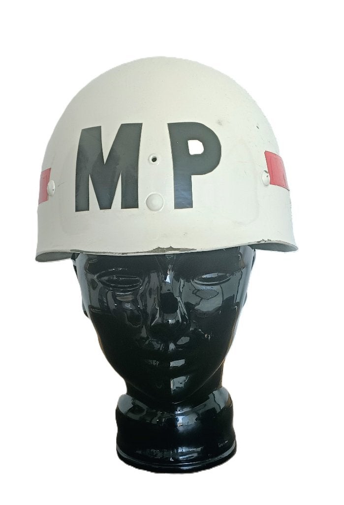Casque vintage de la police militaire belge (MP) — Levior, Enlèvement ou Envoi, Autres, Casque ou Béret