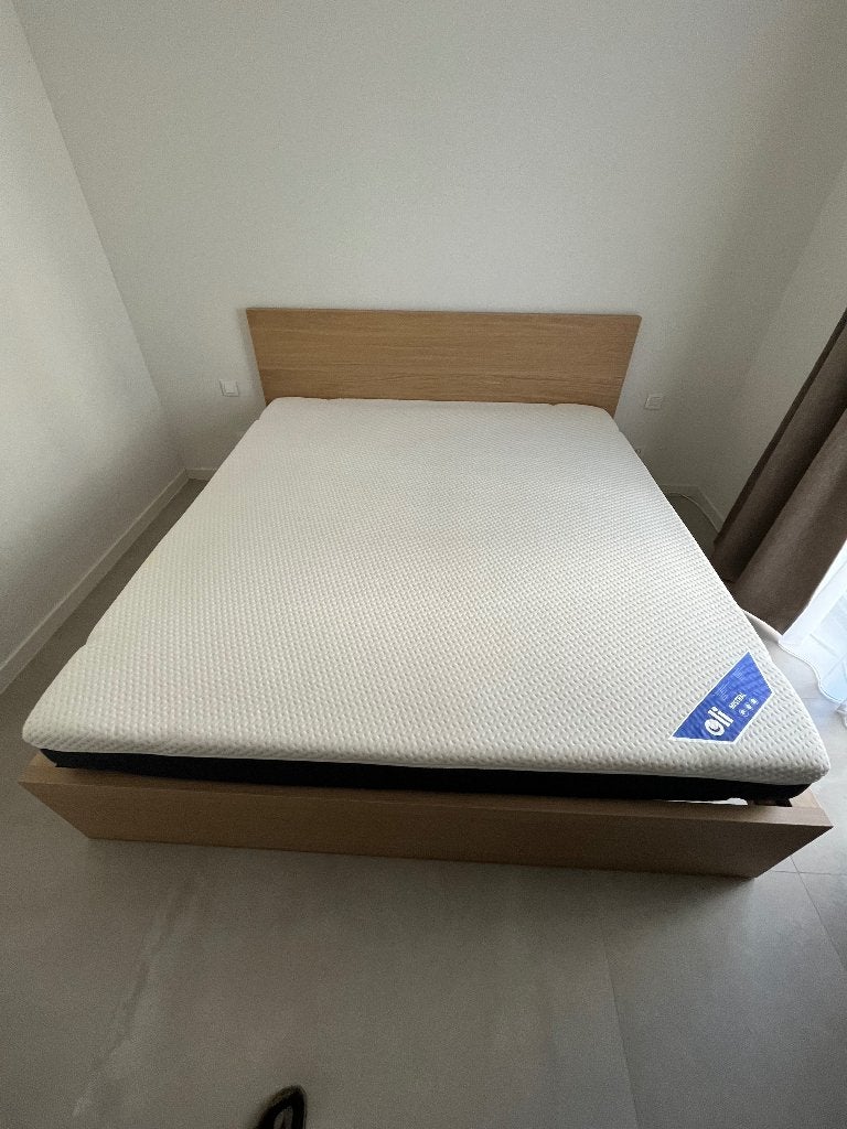 Matelas FERME 180cm x 200cm, Matelas, Comme neuf, Enlèvement, 180 cm