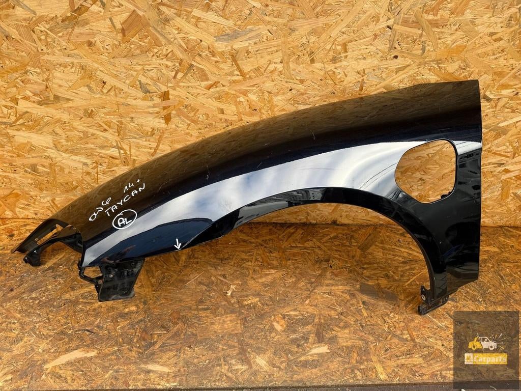 Aileron avant gauche Porsche Taycan, Porscheplatz 1
70435  Stuttgart, DE, Porsche, Info@porsche.de, Utilisé