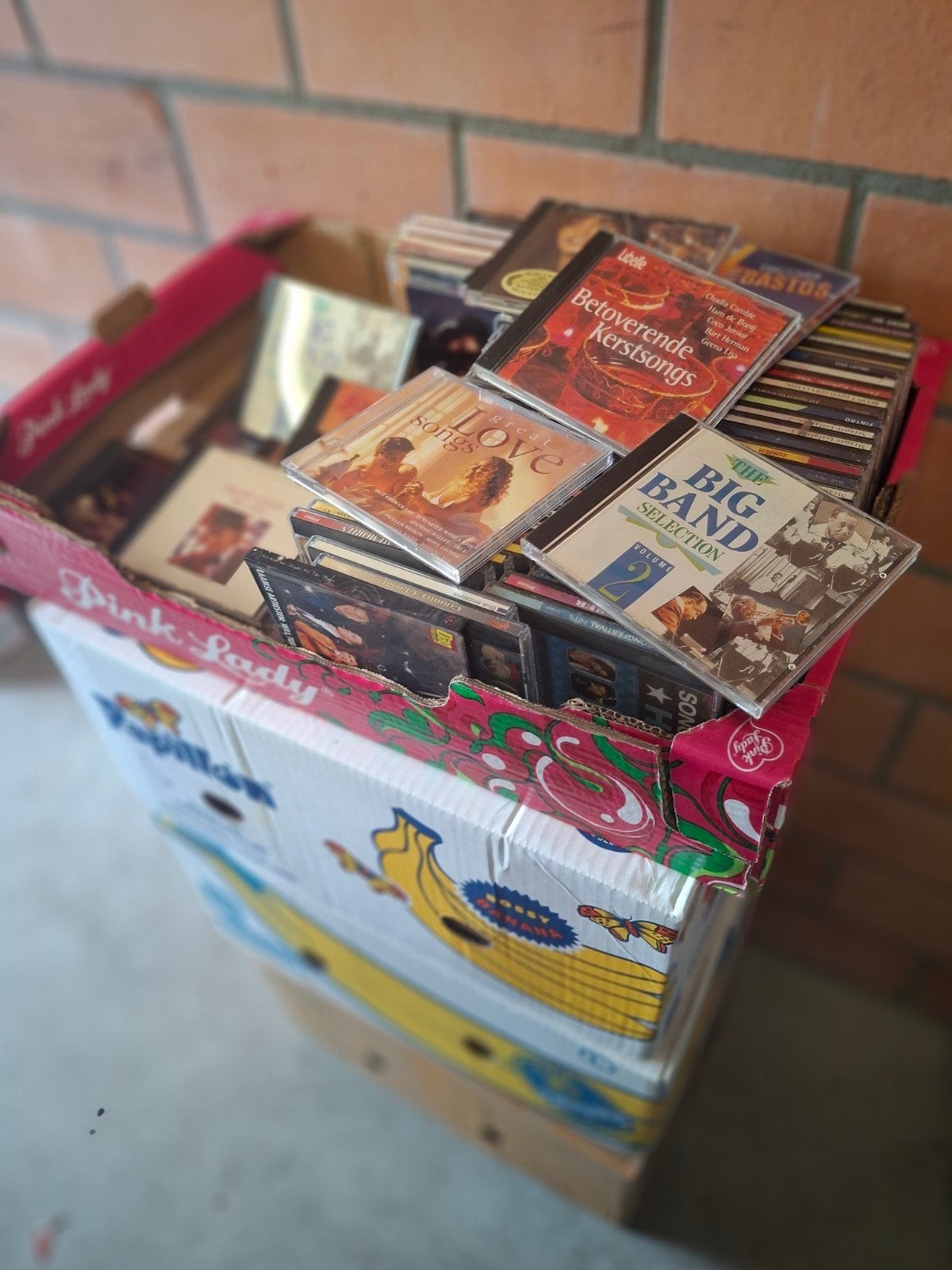 3 bananen dozen vol met cds  ruilen kan ook, CD & DVD, CD | Autres CD, Enlèvement