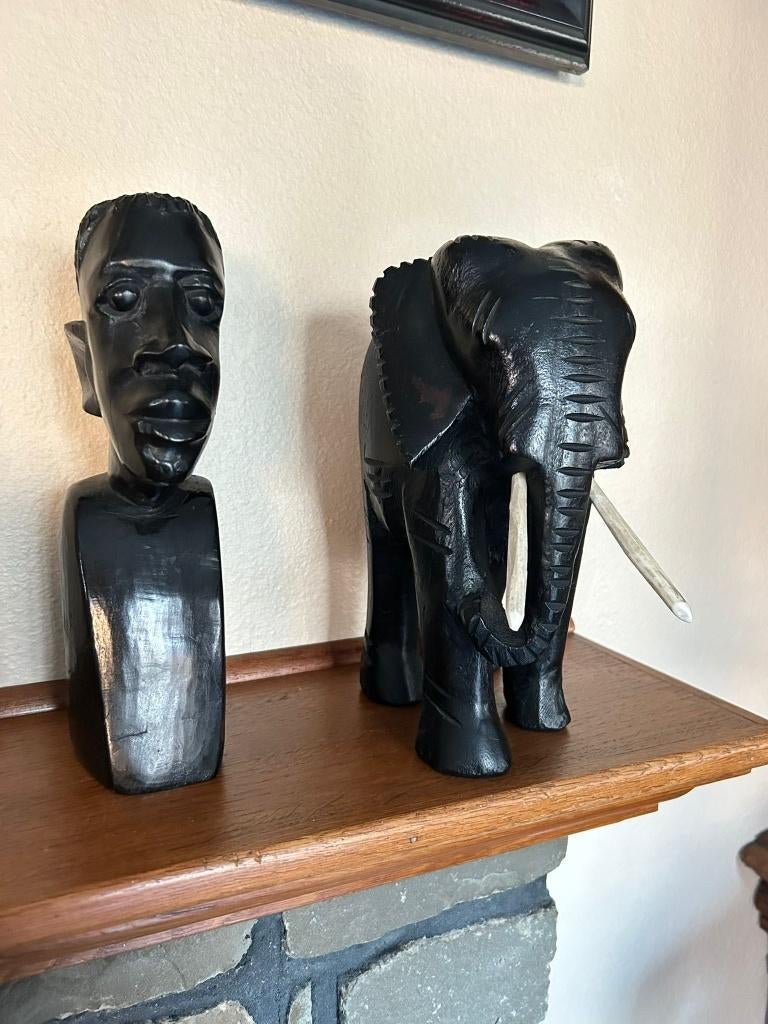 Afrikaans houtsnijwerk ebbehouten beelden, Ophalen