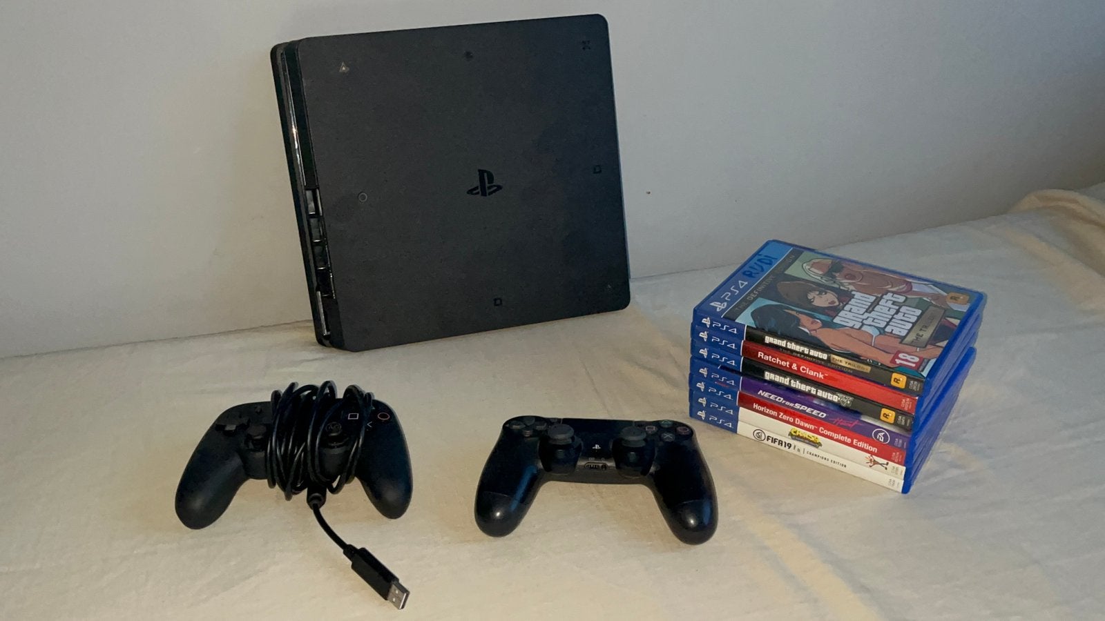 PS4 Slim 500GB Met 2 Originele Controllers & 7 Games, Games en Spelcomputers, Ophalen, Zo goed als nieuw, Slim