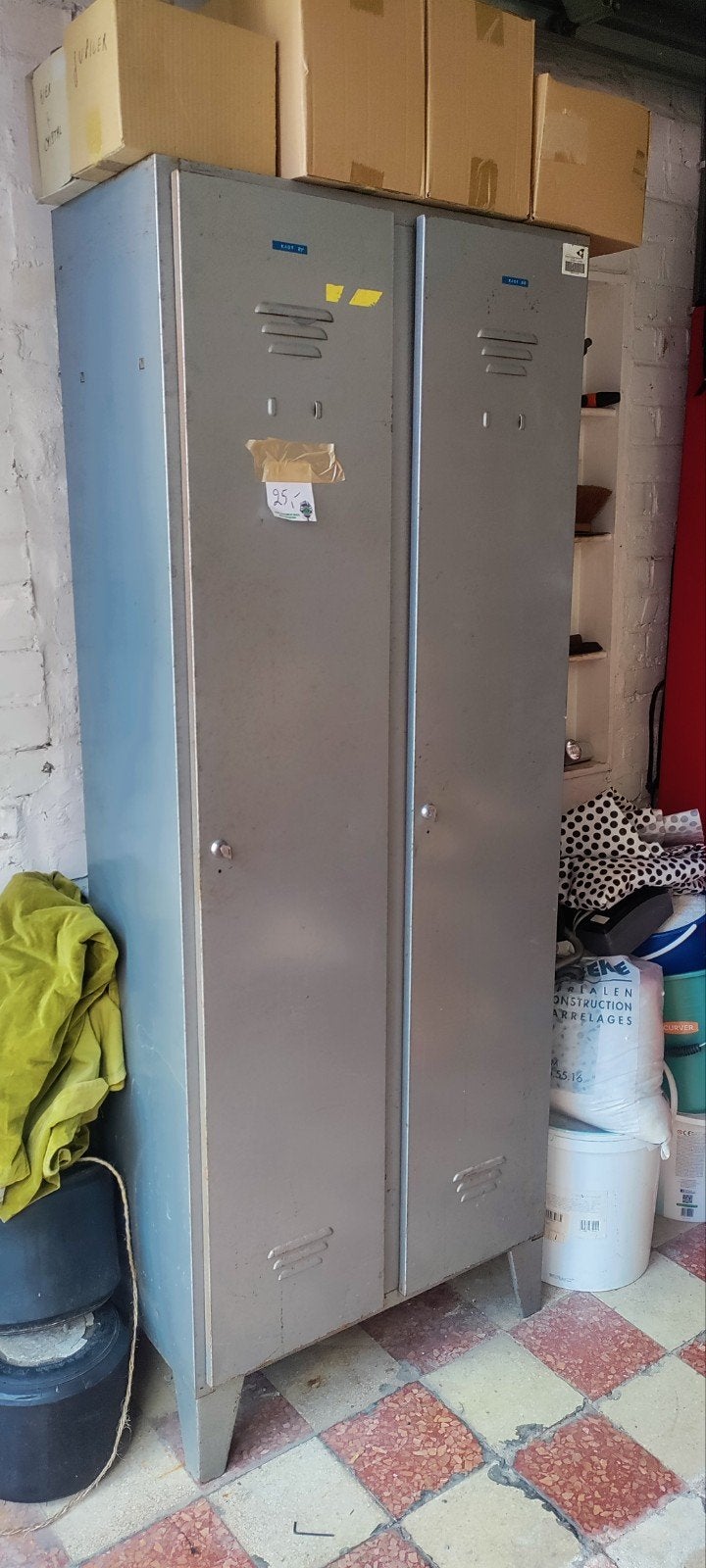 metalen kast met 2 deuren, Ophalen