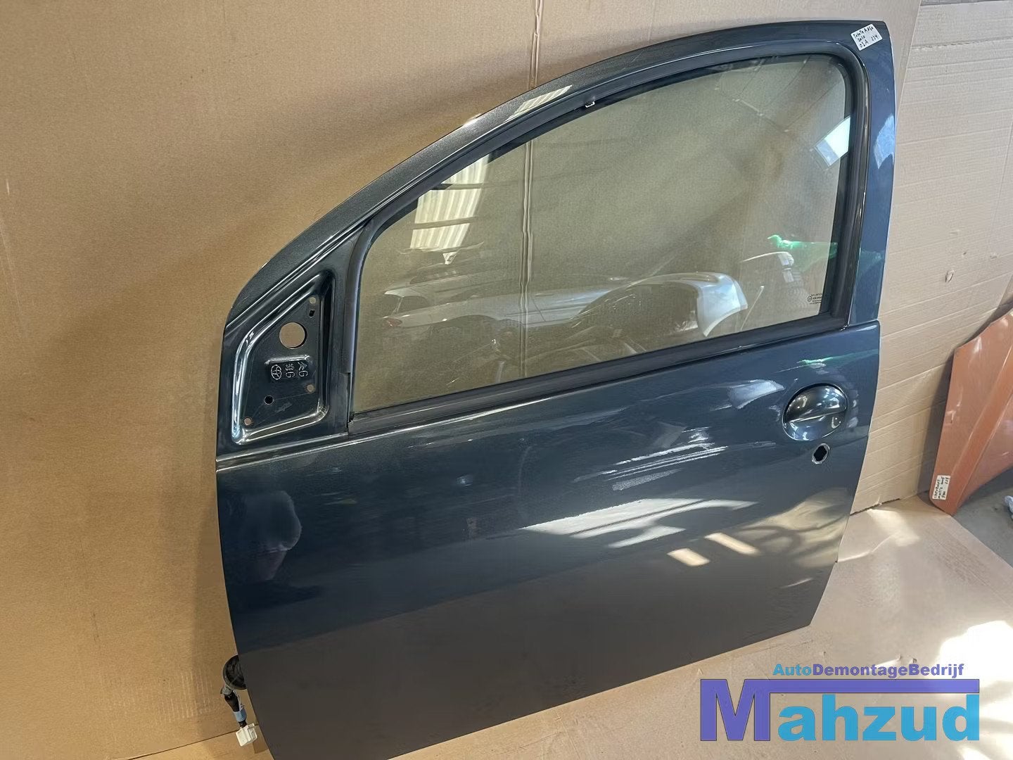 TOYOTA AYGO B1 DONKER GRIJS 01A links voor deur raam slot, Info@toyota.co.jp, Toyota Motor Corporation, Toyota-Cho 1
471-8571  Toyota City