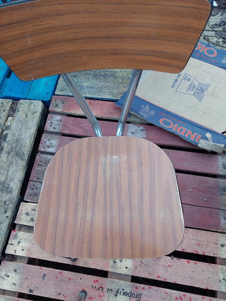 3 chaises en formica  bonne état et très solide  20 euro, Enlèvement