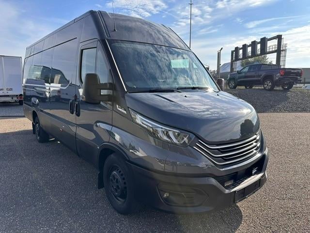 iveco daily automaat netto 29995, Auto's, Bestelwagens en Lichte vracht, Automaat, Euro 6, 4 cilinders, Iveco