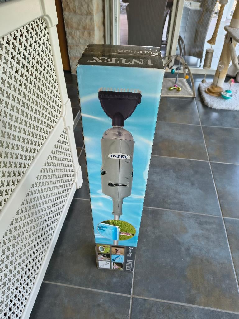 Intex zwembad stofzuiger, Ophalen, Zo goed als nieuw, Reinigingsmiddel