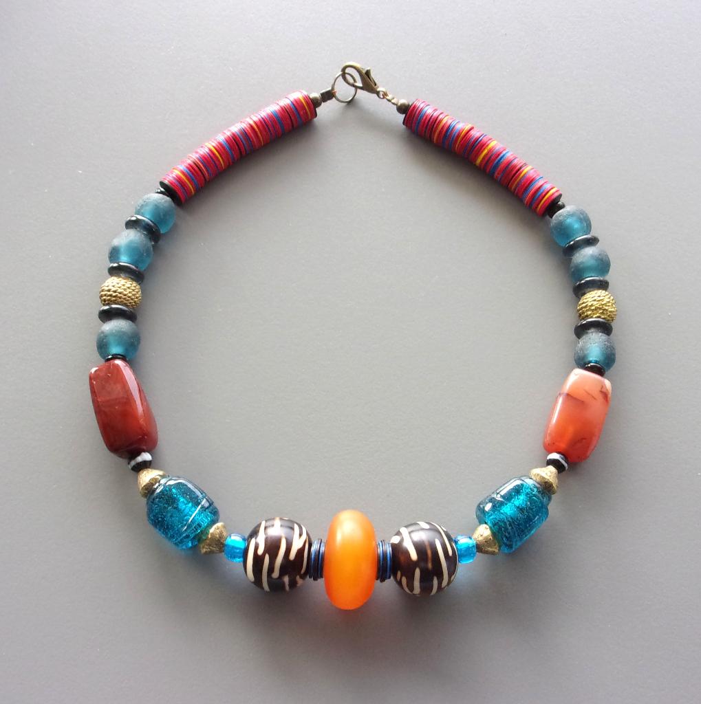 Ketting in blauw en honing voor dames in Afrikaanse kralen, Handtassen en Accessoires, Kettingen, Nieuw, Steen of Mineraal, Blauw