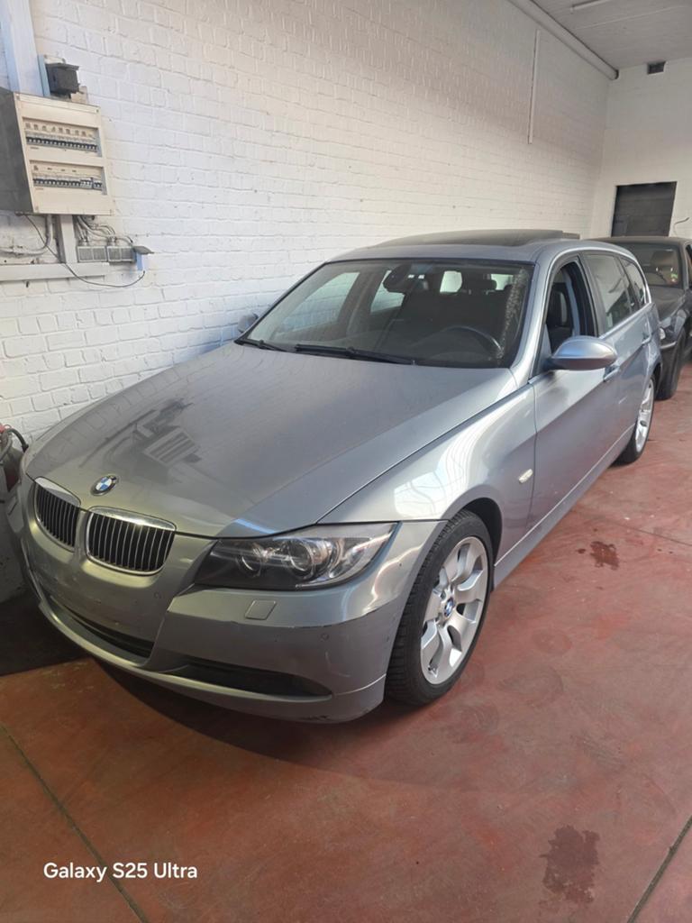 Bmw 325i BREAK FULL OPTION AUTO PANO FAIBLE KM, Autos, Entreprise, Automatique, Achat