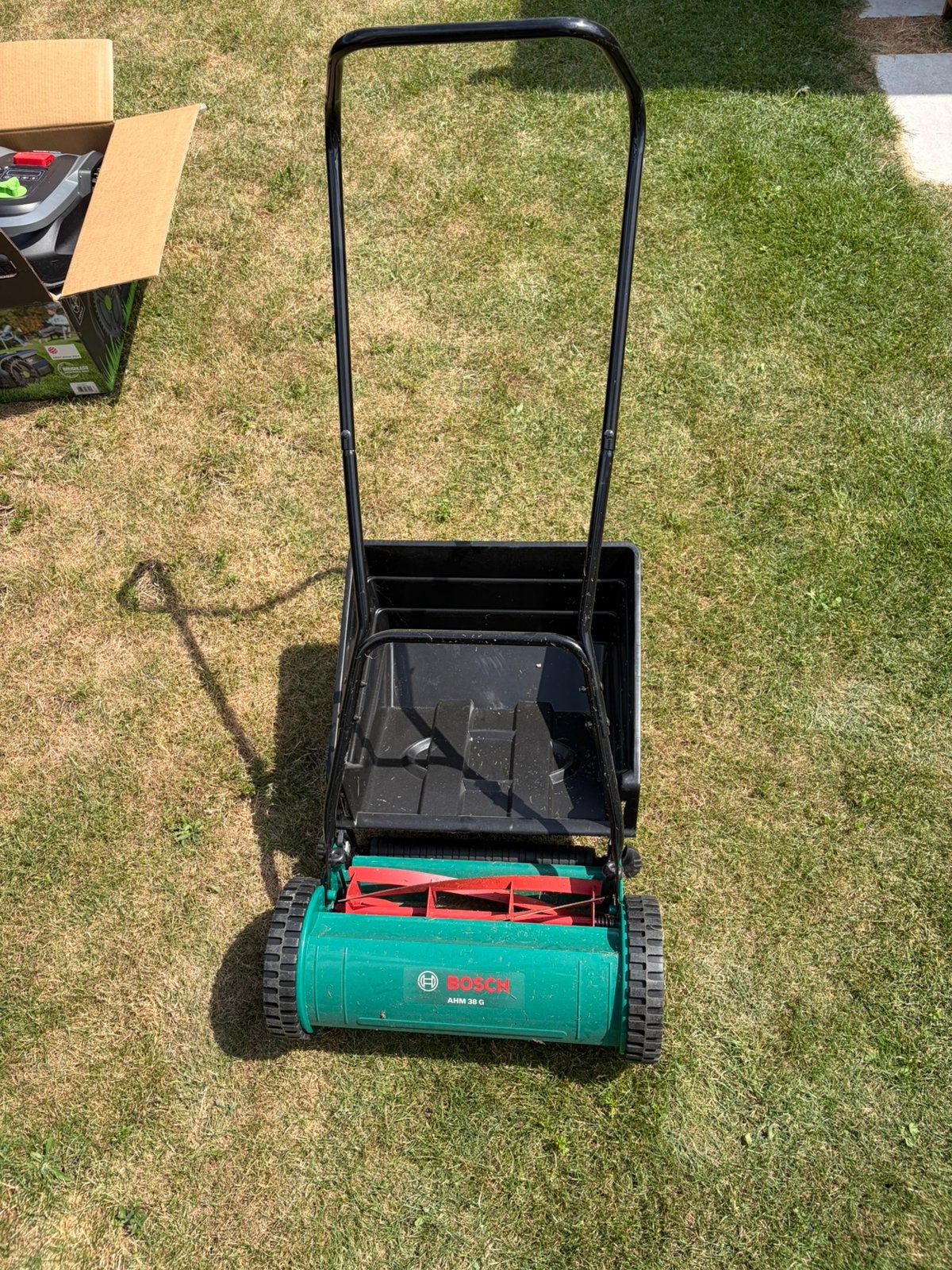 Zelfduwende grasmaaier Bosch, Tuin en Terras, Grasmaaiers, Ophalen, Zo goed als nieuw