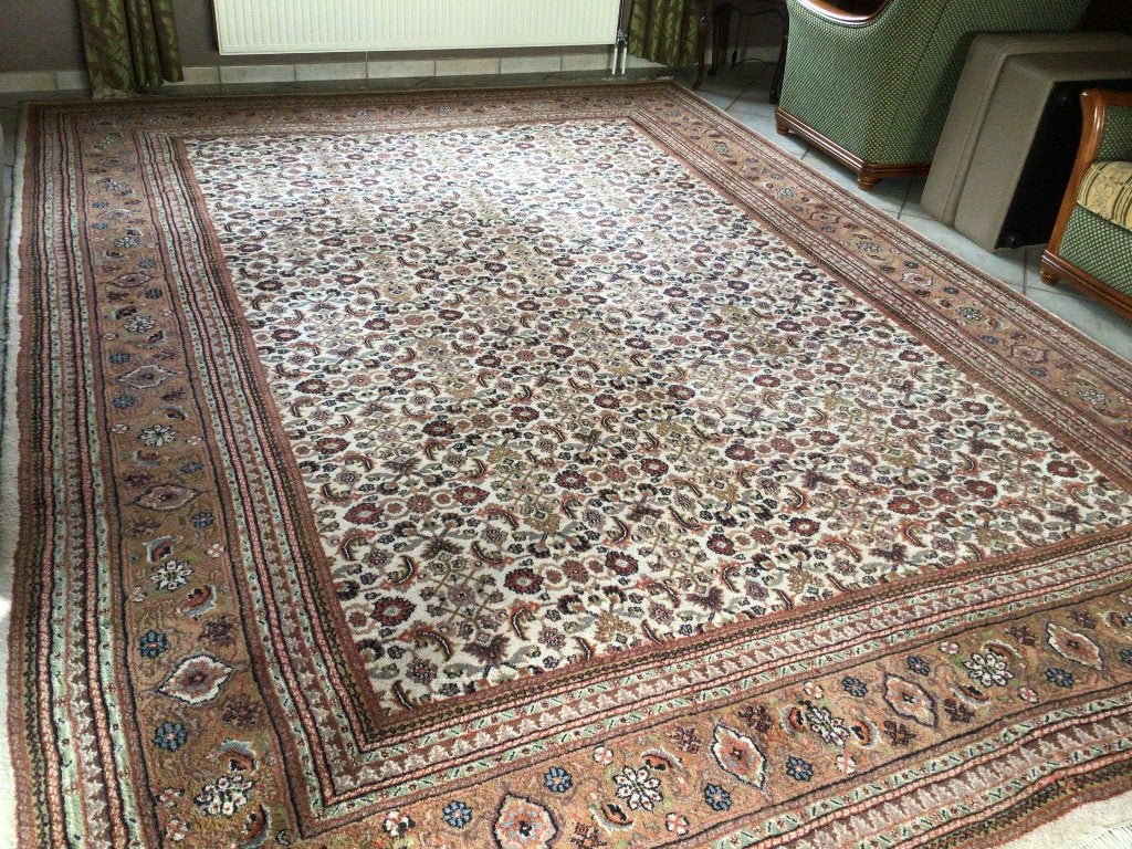 Grand tapis herati, Enlèvement