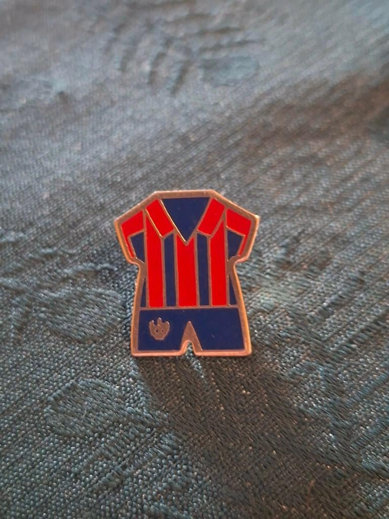 Pin/Speldje : Voetbaltenue FC Luik, Enlèvement ou Envoi, Comme neuf, Sport, Insigne ou Pin's
