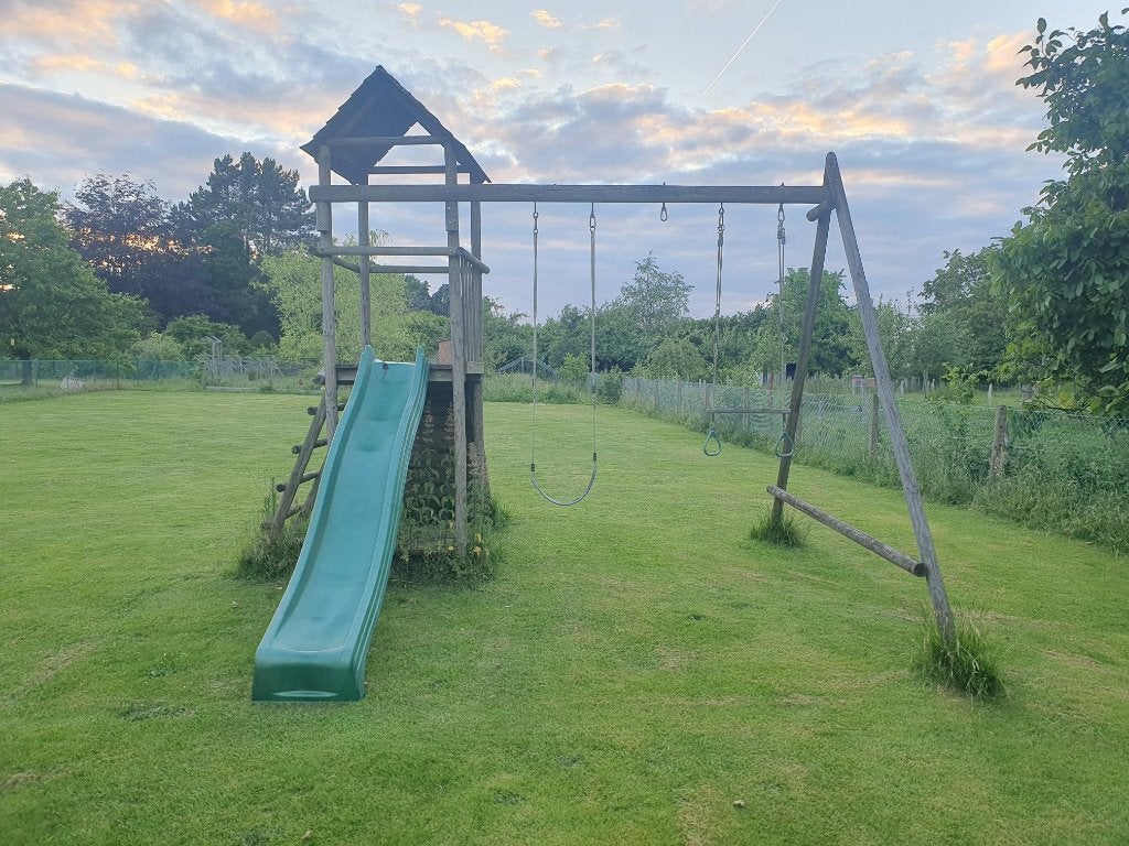 Balançoire avec tour et bac à sable, Kinderen en Baby's, Speelgoed | Buiten | Speeltoestellen, Gebruikt, Glijbaan, Schommel, Zandbak