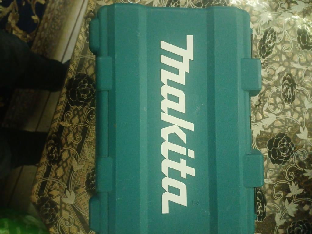 Visseuse makita utilise tres peu utiliser mais batt hs, Enlèvement