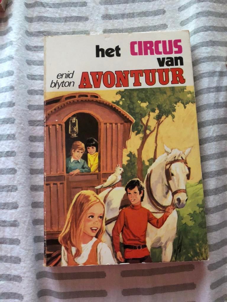 Het circus van avontuur - Enid Blyton, Ophalen of Verzenden, Gelezen