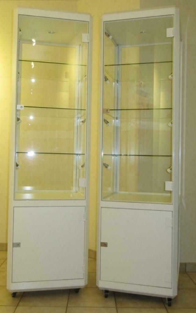 Twee nieuwe identieke vitrinekasten met verlichting., Huis en Inrichting, Kasten | Vitrinekasten, Ophalen, Nieuw