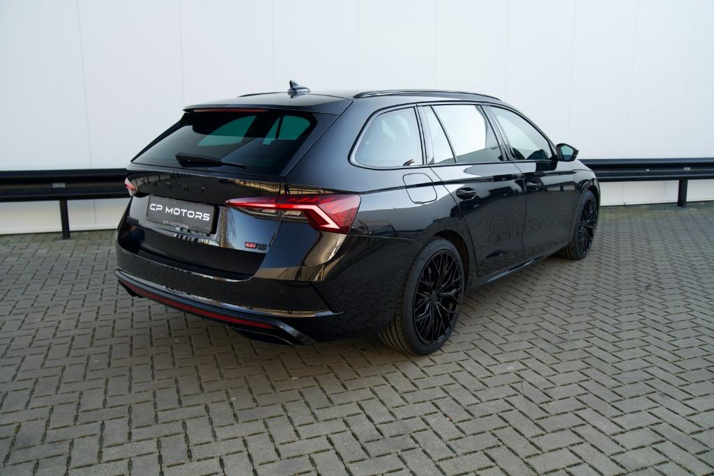 SKODA OCTAVIA RS | 245 PK | BLACK EDITION | APPLE CARPLAY, Auto's, 4 cilinders, Leder en Stof, Zwart, Bedrijf