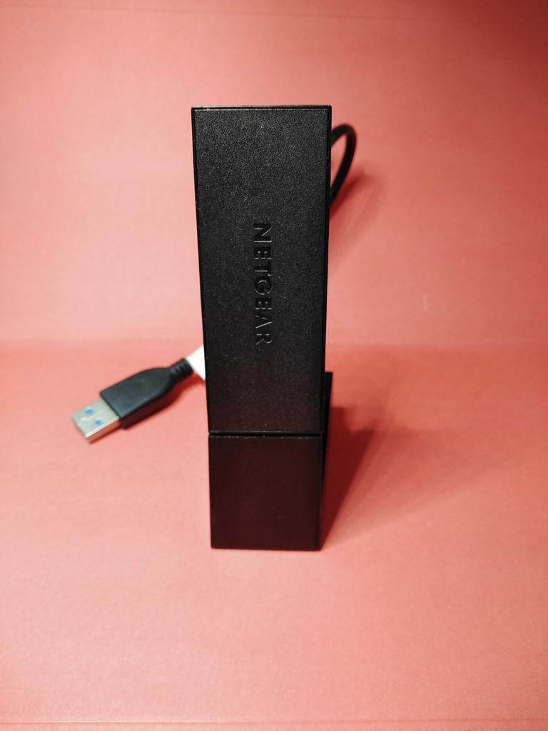 NETGEAR A6210 Adaptateur WIFI avec USB, Ophalen of Verzenden, Zo goed als nieuw