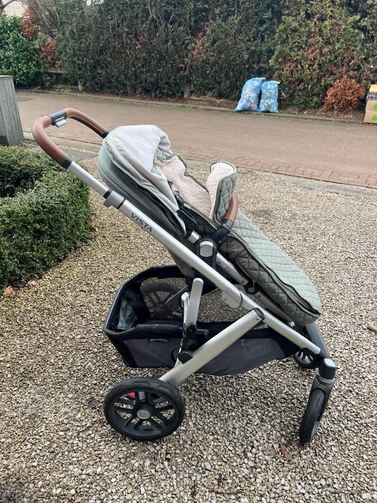 Buggy Uppababy Vista V2 - 2-in-1 Kinderwagen met accessoires, Kinderen en Baby's, Zo goed als nieuw, Combiwagen, Verstelbare duwstang