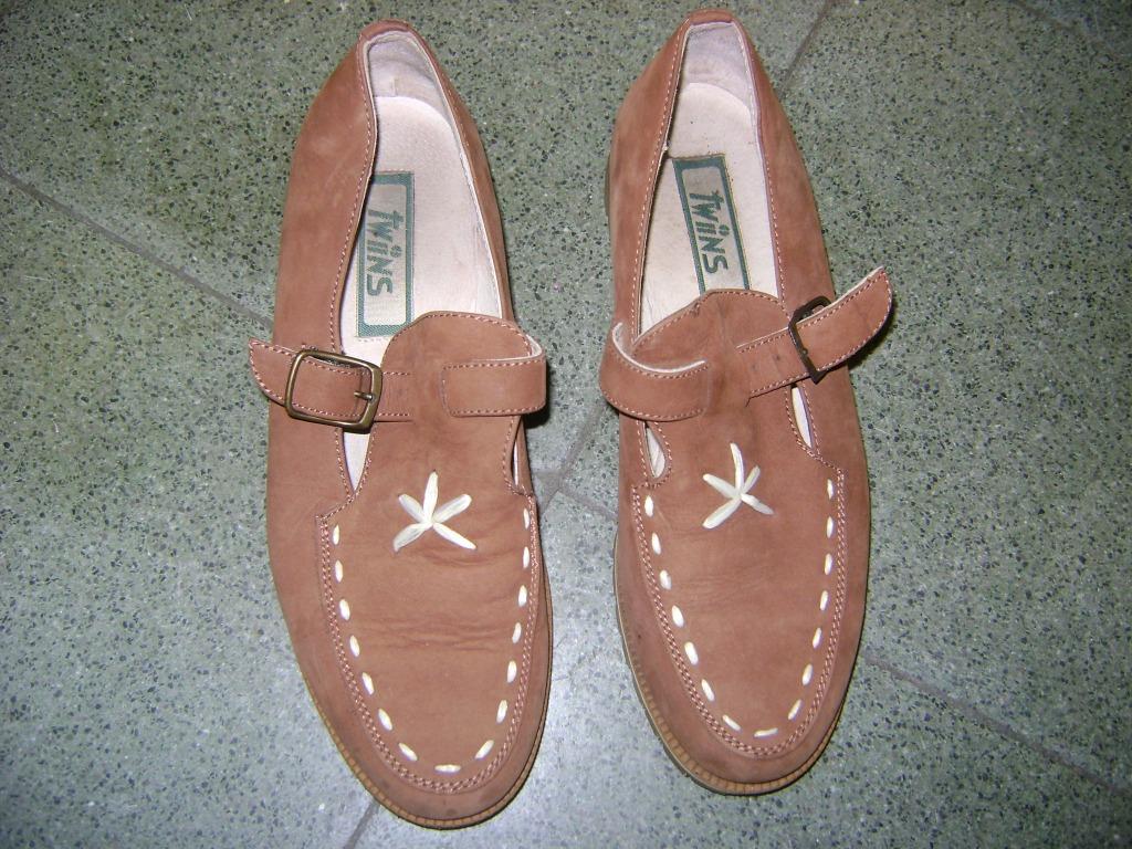bruine schoenen Twins in maat 39, Bruin, Ophalen of Verzenden, Zo goed als nieuw, Sneakers