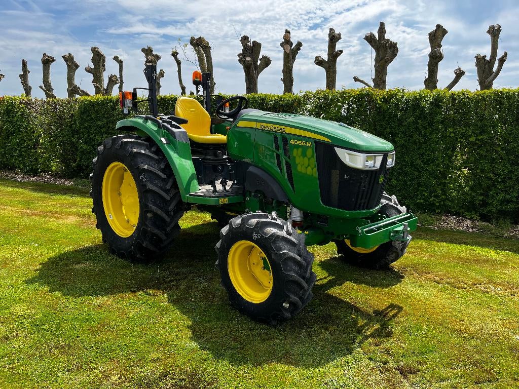 John Deere 4066M, Zakelijke goederen, Machines en Bouw | Tuin, Park en Bosbouw, Ophalen, Voertuig of Aanhanger