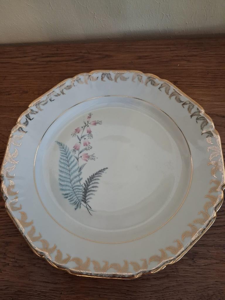 Assiette en porcelaine Chadelaud, Maison & Meubles, Assiettes(s), Enlèvement, Utilisé, Autres styles