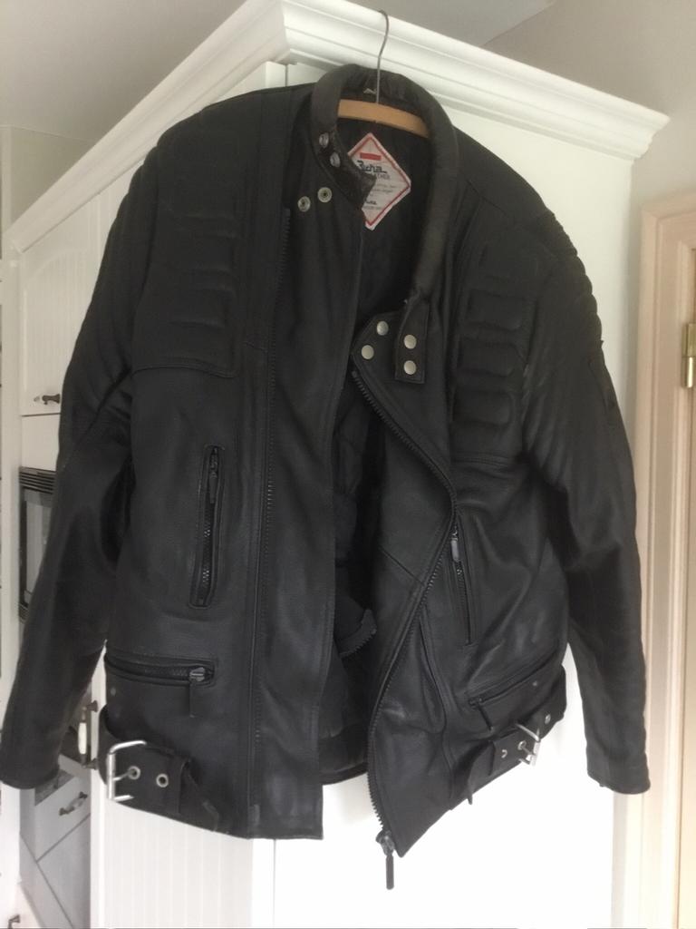 Lederen moto vest, Motoren, Ophalen